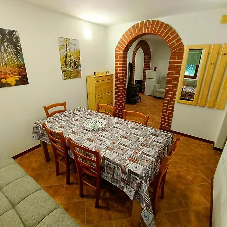 Britof Forest House In Chestnut Valley Kanal