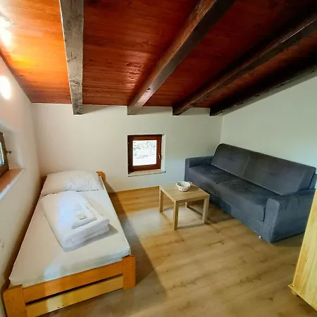 Britof Forest House In Chestnut Valley Kanal