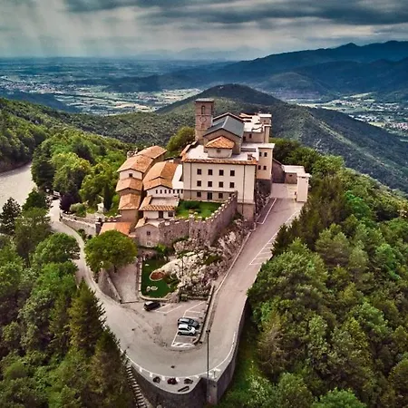 Britof Forest House In Chestnut Valley * Kanal