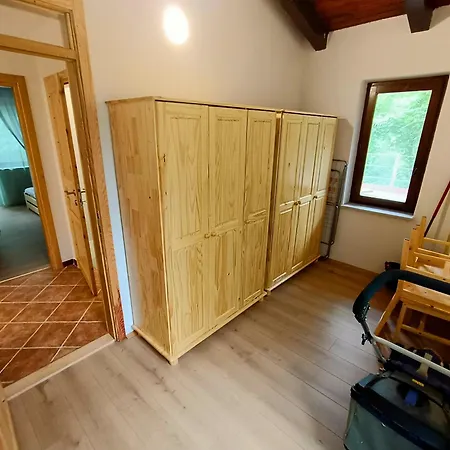 Britof Forest House In Chestnut Valley *