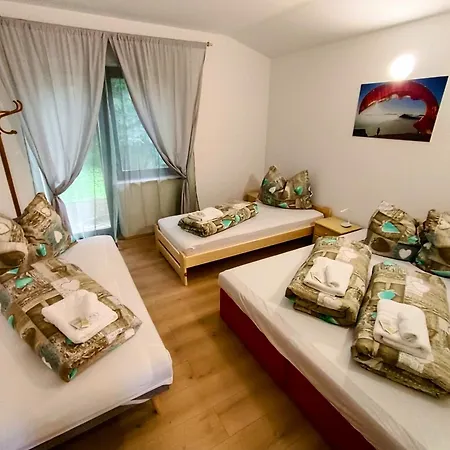 Britof Forest House In Chestnut Valley Kanal
